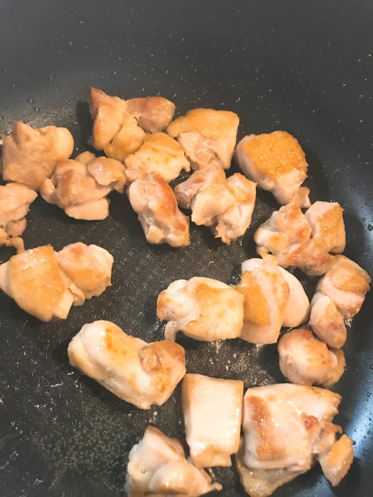 焼いた鶏肉の画像